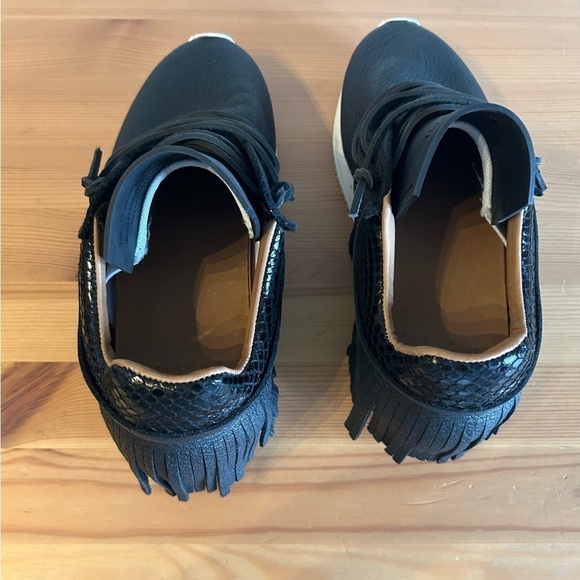 Esseutesse Black Fringe Sneakers Size 37 - Picture 3 of 9